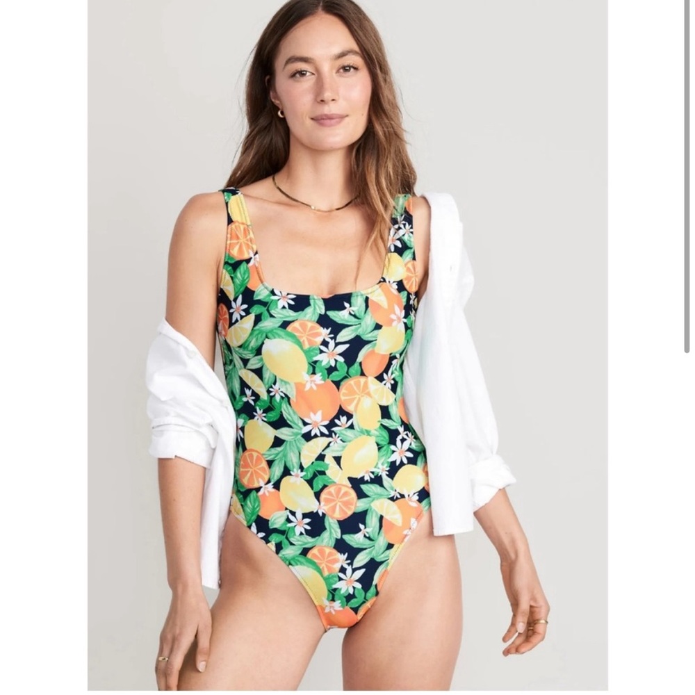 NWT Old Navy Twist-Back Cutout One-Piece Swimsuit